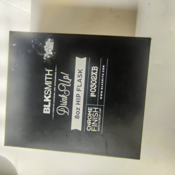 BlkSmith Premium 8oz Hip Flask in Classic Gold. Food Grade Stainless Steel. - Picture 3 of 7